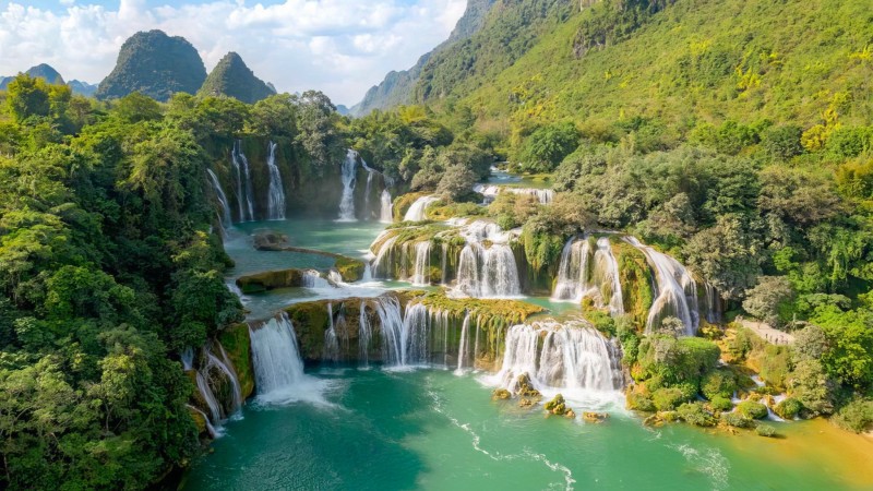 Private Gateways to North Vietnam — 1