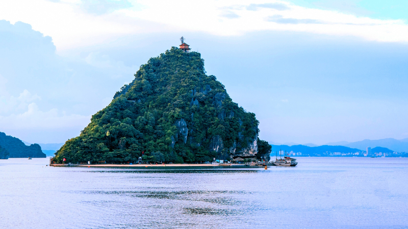 Private Halong Bay Day Trip — 5