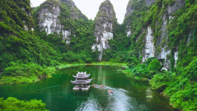 Vietnam Traditional Therapies & Natural Wonders — 4